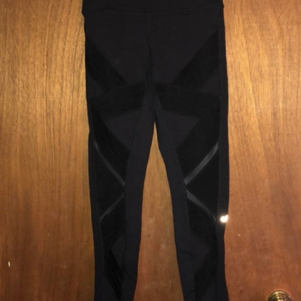 Alo Yoga High Waisted Mesh Legging Size S